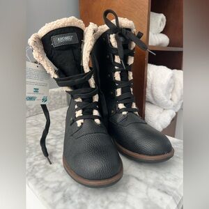 Khombu winter boots, black leather. New with tag. Size 10